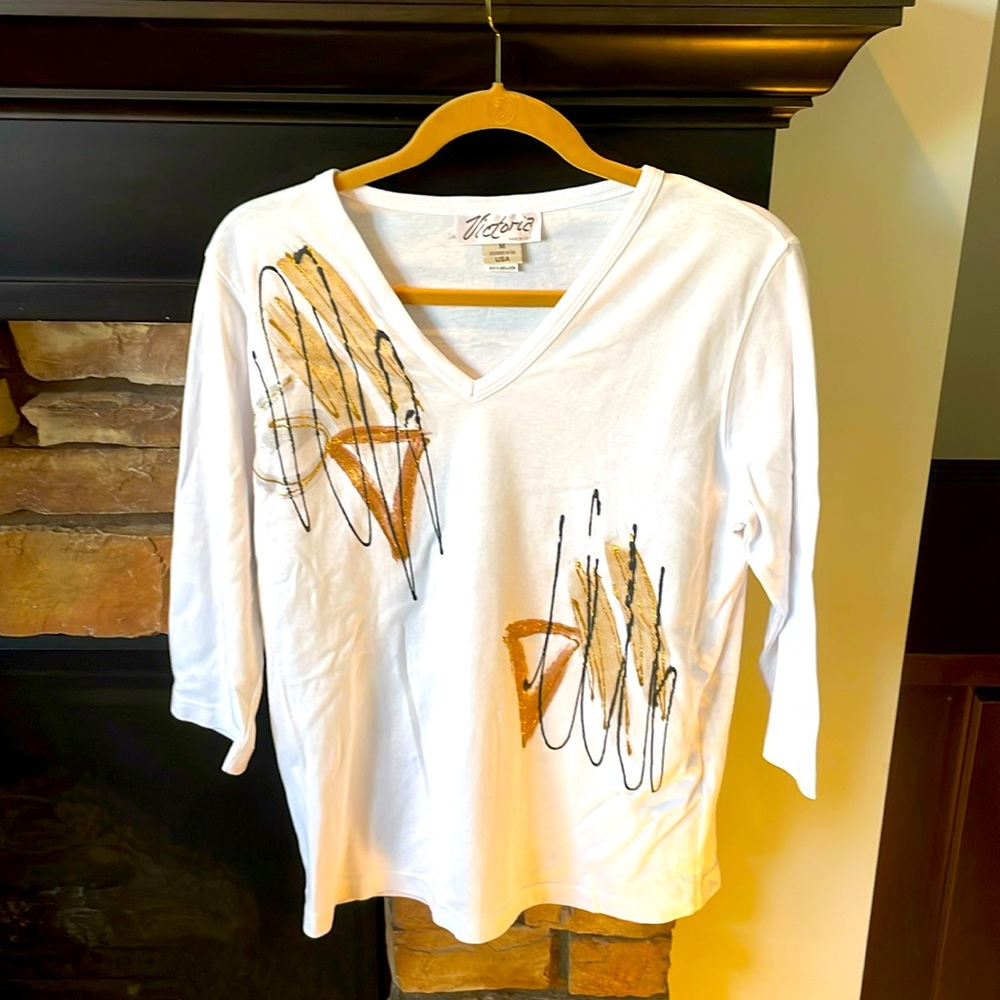 Women’s White Long Sleeve V Size M